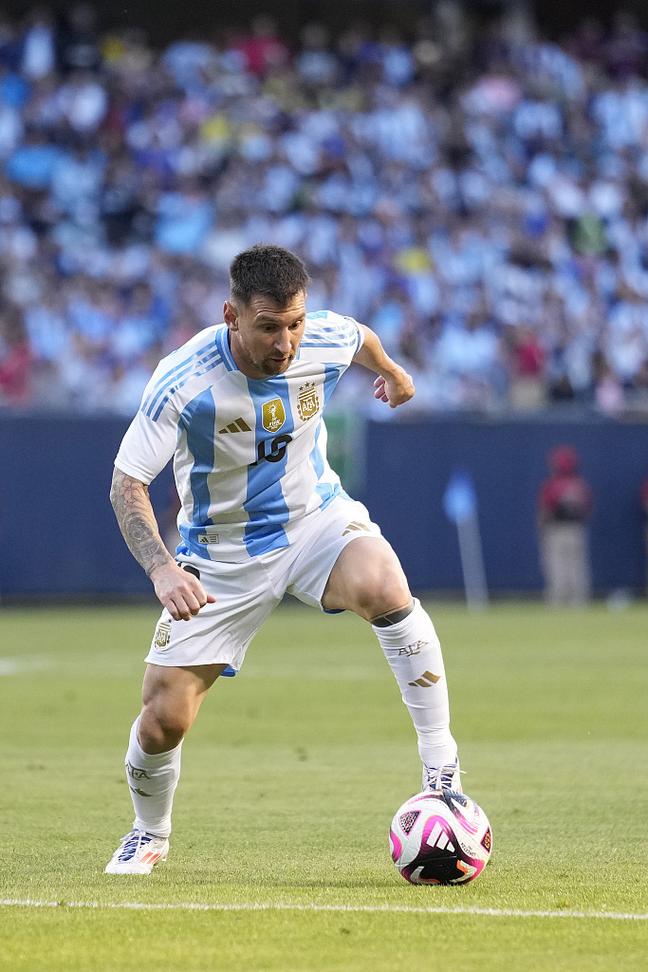 德甲11月最佳球员候选：6球2助攻的昂达夫领衔，奥利塞入选（德甲11月最佳球员候选公布：昂达夫6球2助领跑，奥利塞上榜）