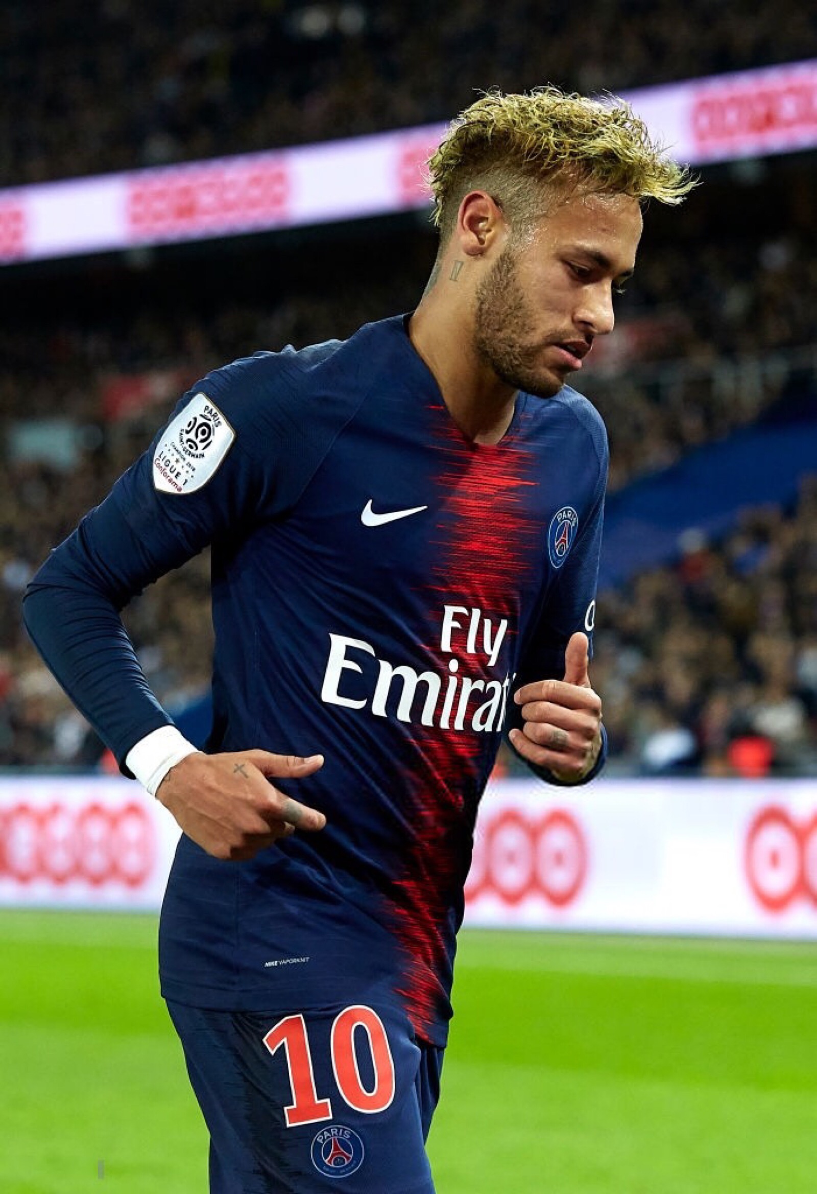 喀麦隆非洲杯大名单：姆伯莫领衔，巴索戈在列，奥纳纳无缘（喀麦隆非洲杯阵容公布：姆伯莫领衔，巴索戈入选，奥纳纳落选）