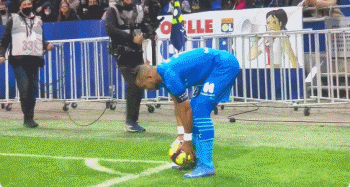 拜仁无缘追平德甲开局最长连胜纪录，各项赛事16连胜遭终结（拜仁未能追平德甲开局连胜纪录，跨赛场16连胜画上句号）