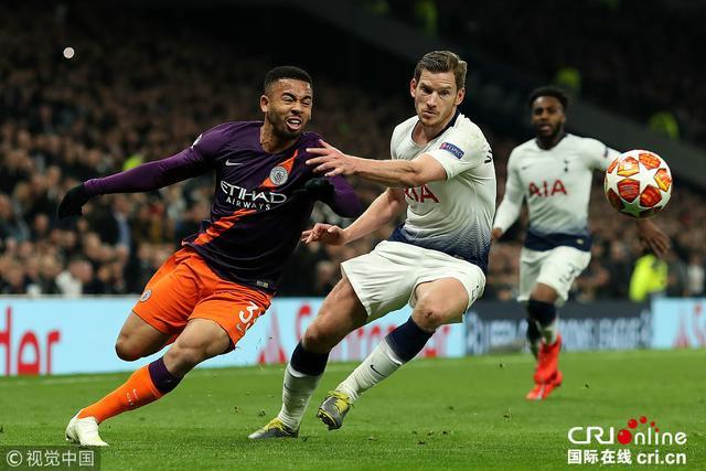 阿坎吉：为球队服务最重要；最想要队友的能力？泽林斯基的技术（阿坎吉：团队利益优先；若可选择队友特质，我想要泽林斯基的技术）