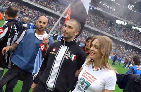 杜兰特连续得分，锁定胜局（杜兰特连砍得分，终结悬念）