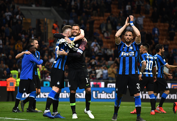 天空记者：齐尔克泽想继续留在曼联并为自己的位置而战（天空体育记者：齐尔克泽愿留曼联，继续争夺位置）