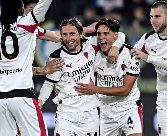 足球欧洲杯再次确认扩军，球队数量达32支（欧洲杯再度扩容，参赛队伍增至32支）