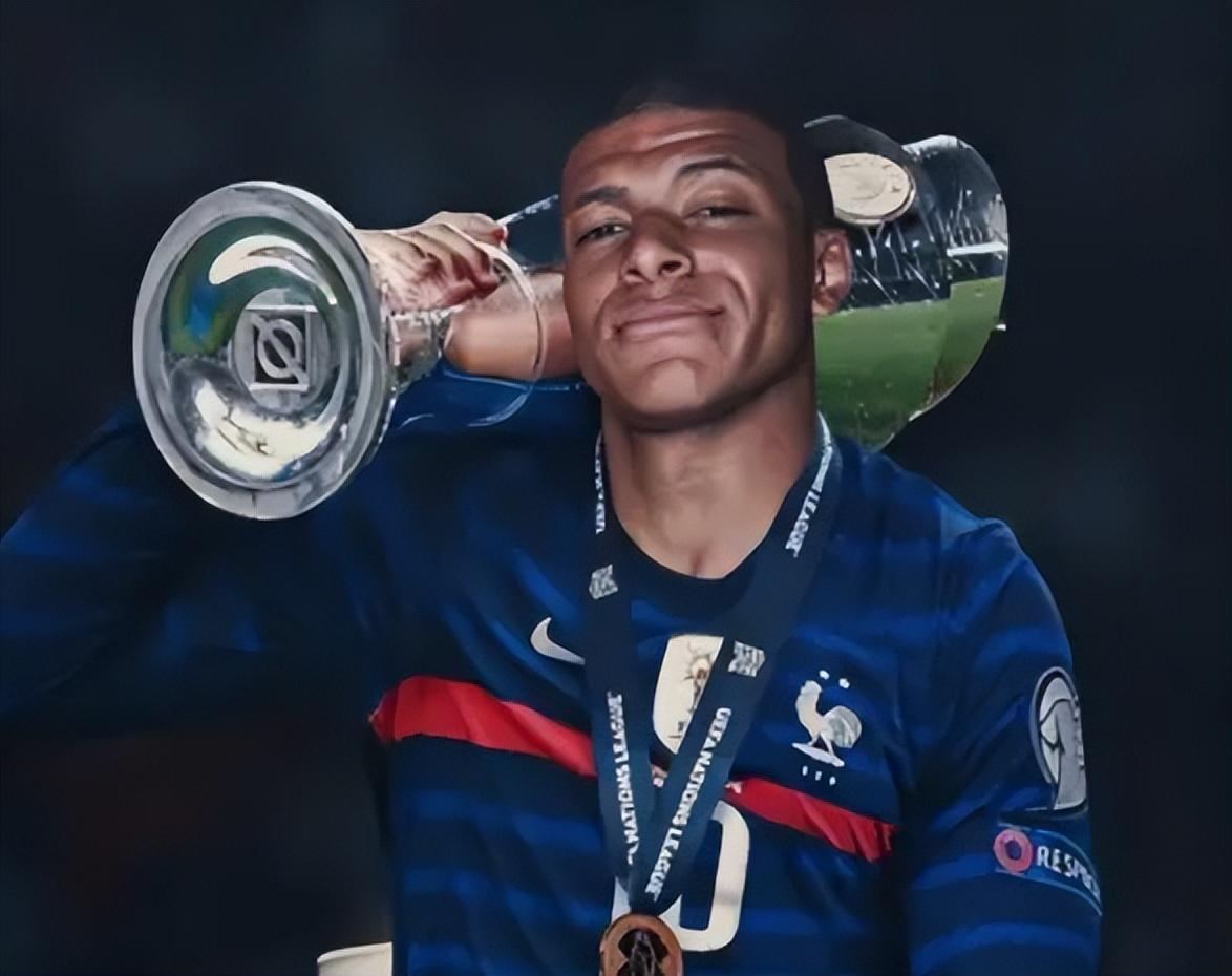 大腿级别，自加盟那不勒斯后麦克托米奈参与进球数意甲中场第1（大腿属性拉满！加盟那不勒斯后麦克托米奈以进球参与数领跑意甲中场）