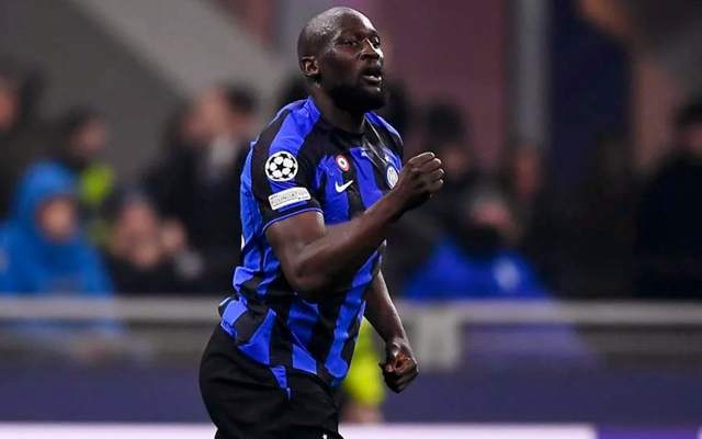 开局平推！佩雷拉1分20秒TKO安卡拉耶夫，重夺轻重量级世界冠军（1分20秒速胜！佩雷拉TKO安卡拉耶夫，重登轻重量级王座）