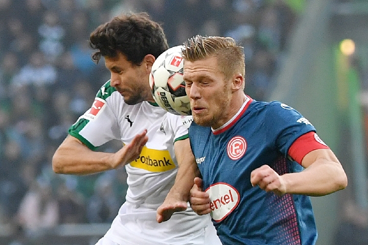 弗罗因德：球队展现了能量和韧性，我非常欣赏这样的胜利（弗罗因德：球队的能量与韧性尽显，这样的胜利让我非常满意）