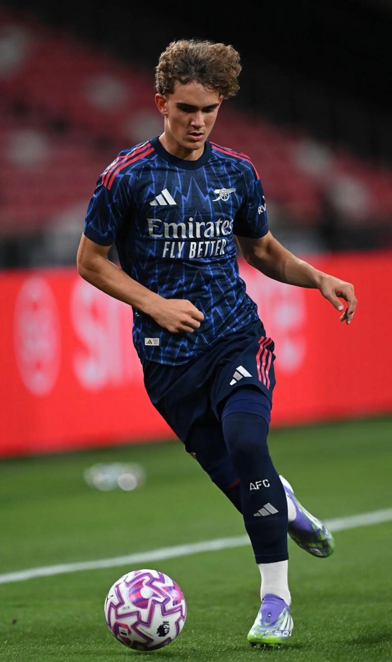 乱套，日本女排进世锦赛决赛！3-0欧洲劲旅，中国女排赢下排名赛（格局被打破！日本女排3-0横扫欧洲强敌闯进世锦赛决赛，中国女排收获排位赛胜利）