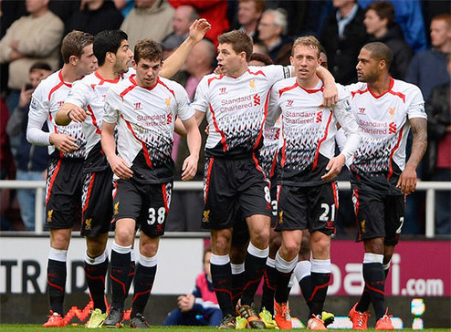 马德兴：中国足球受冷遇因成绩没突破，地方超火爆是大众怒其不争（马德兴：中国足球因成绩停滞遭冷落，地方热度背后是公众对其不争气的怒火）