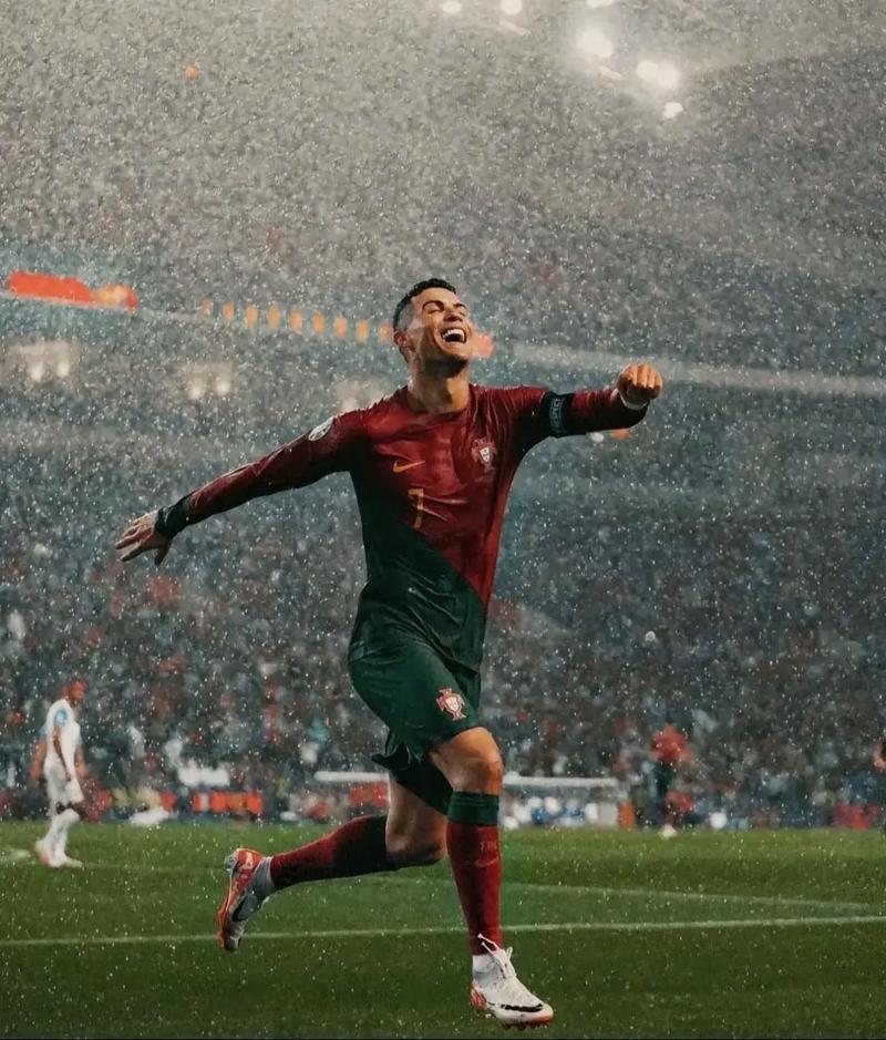 欧冠之夜法国海外球员表现：萨利巴尝试后腰，乌帕决定性（欧冠之夜法国留洋球员速览：萨利巴客串后腰，乌帕关键一击）