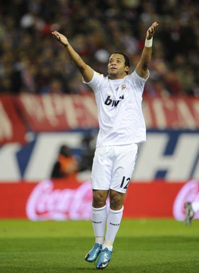 马丁内利：欧冠比赛空间更大，英超有些队喜欢摆大巴所以难踢（马丁内利：欧冠空间更充裕，英超不少队爱摆大巴，比赛更难踢）