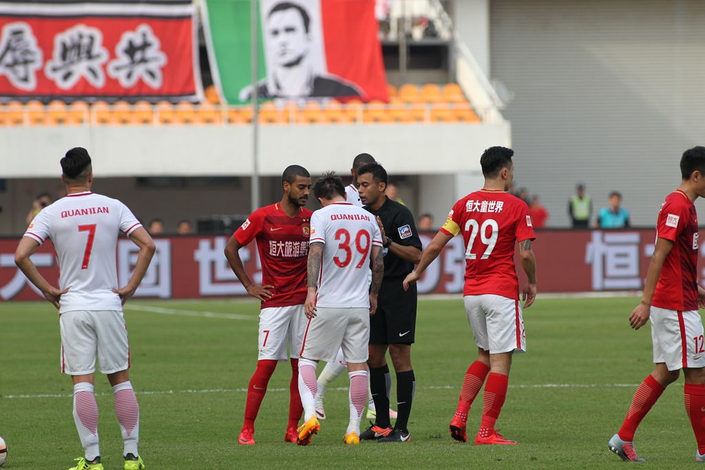 1比0绝杀！拉齐奥淘汰意甲榜首AC米兰，球员评分差距成胜负关键（拉齐奥1-0绝杀送榜首AC米兰出局，球员评分差距决定胜负）