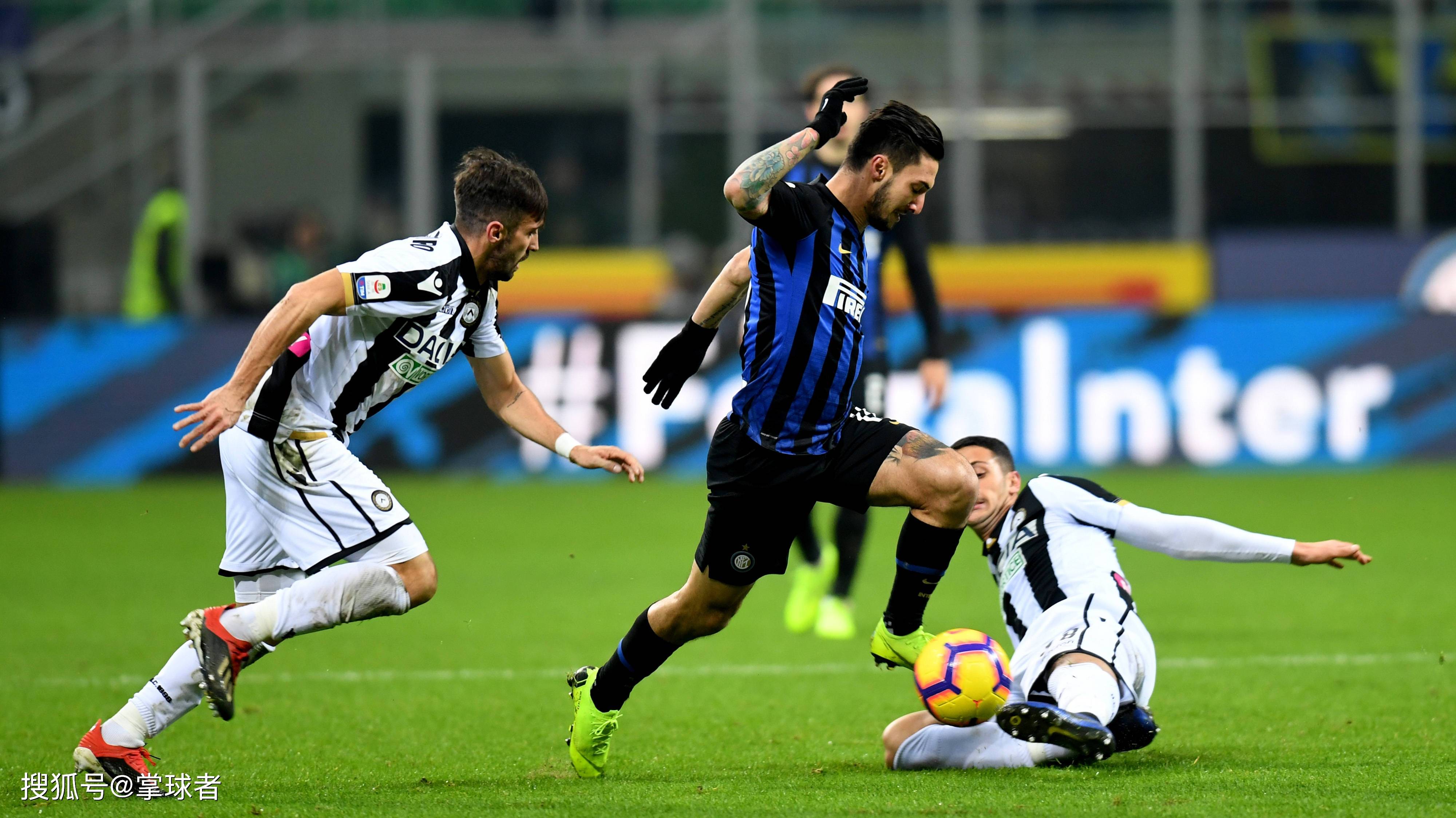 比肩传奇！SGA近100场得分&抢断等数据仅次于同区间乔丹（逼近传奇！SGA近百场得分、抢断等表现仅逊同期乔丹）