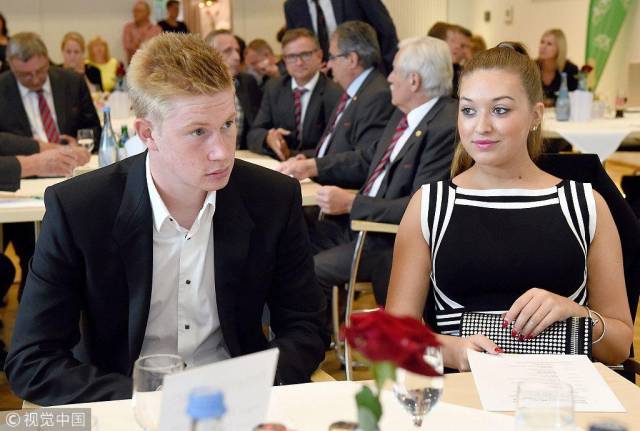 皇马vs曼城：罗德里戈、维尼修斯首发，哈兰德、多库出战（皇马对阵曼城：罗德里戈、维尼修斯先发，哈兰德、多库登场）