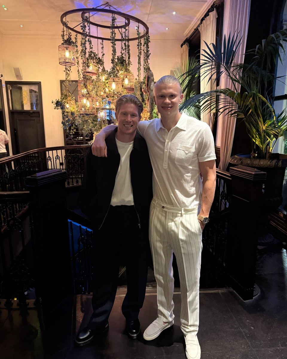 球迷：他活成了我们的骄傲（球迷自豪：他已成为我们的荣耀）