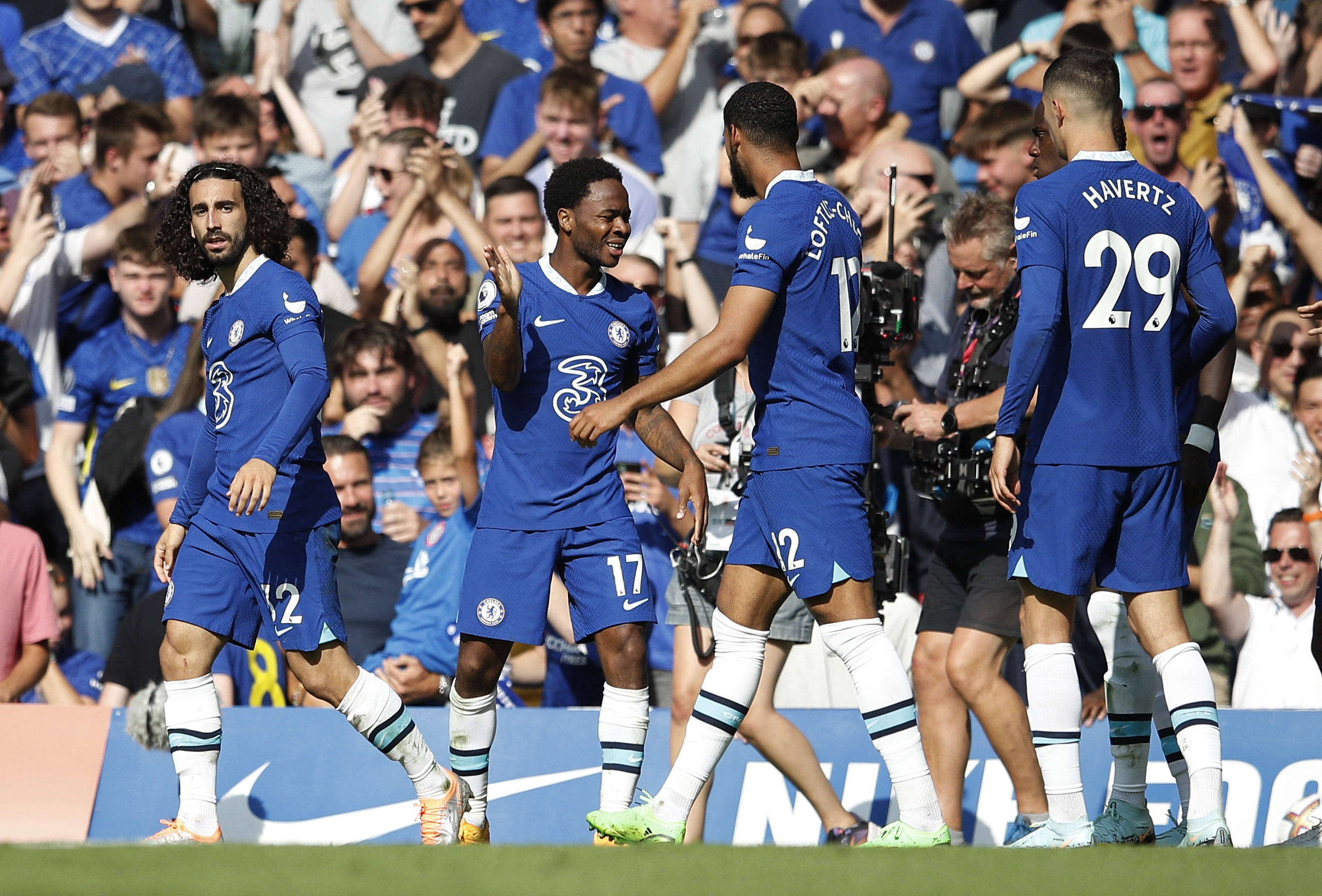 快速反击直接打穿整条防线（闪电反击一举撕裂整条防线）