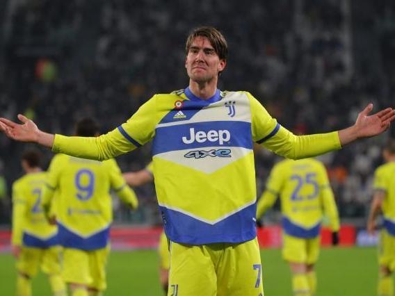 灾难级表现！科纳特面对哈兰德和多库的1v1，两次被对方进球（崩盘级发挥！科纳特在与哈兰德和多库的1v1中两度被破门）