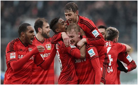 克雷桑在中超表现突出，国安亚冠奖金或成关键，球队需重视中场深度。（克雷桑闪耀中超，亚冠奖金或成国安关键筹码，球队须强化中场厚度）